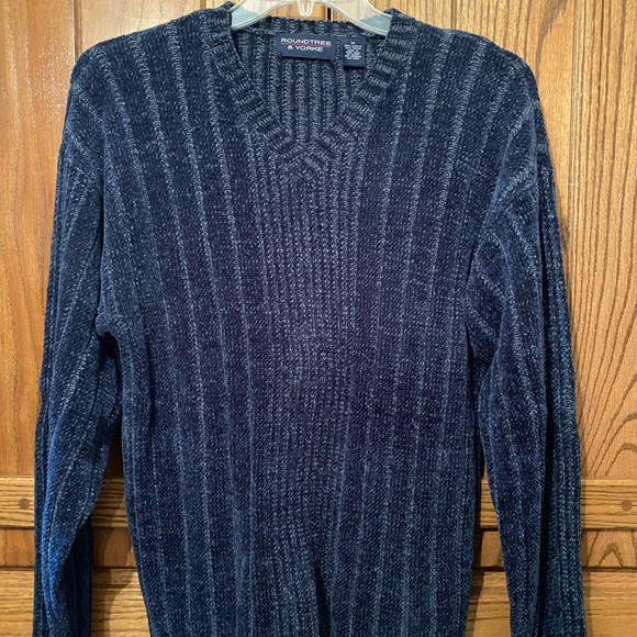 Men’s v-neck sweater - Picture 2 of 6